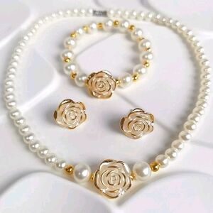 Elegant Pearl and Gold Rose Jewelry Set